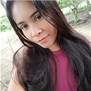 Profesora de español que dicta clases a los niños de todas las edades